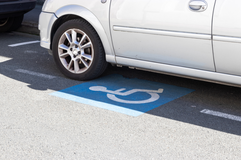 plaza reservada para personas con movilidad reducida