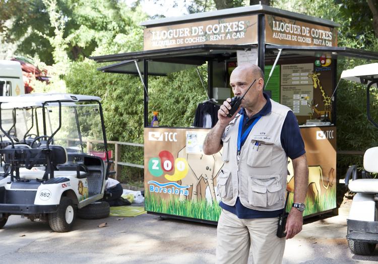 Un operario de Grupo SIFU en control de accesos