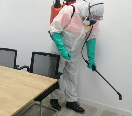 Limpieza y desinfección de una oficina
