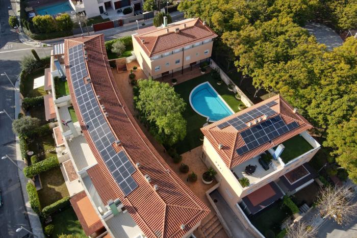 Instalación paneles solares en comunidades